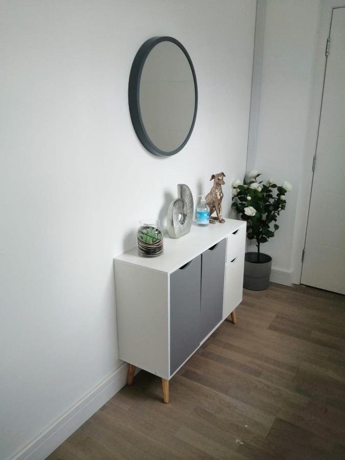 Apartment No 8 - Stay In Style In The Heart Of The Cathedral City. Truro Exterior foto